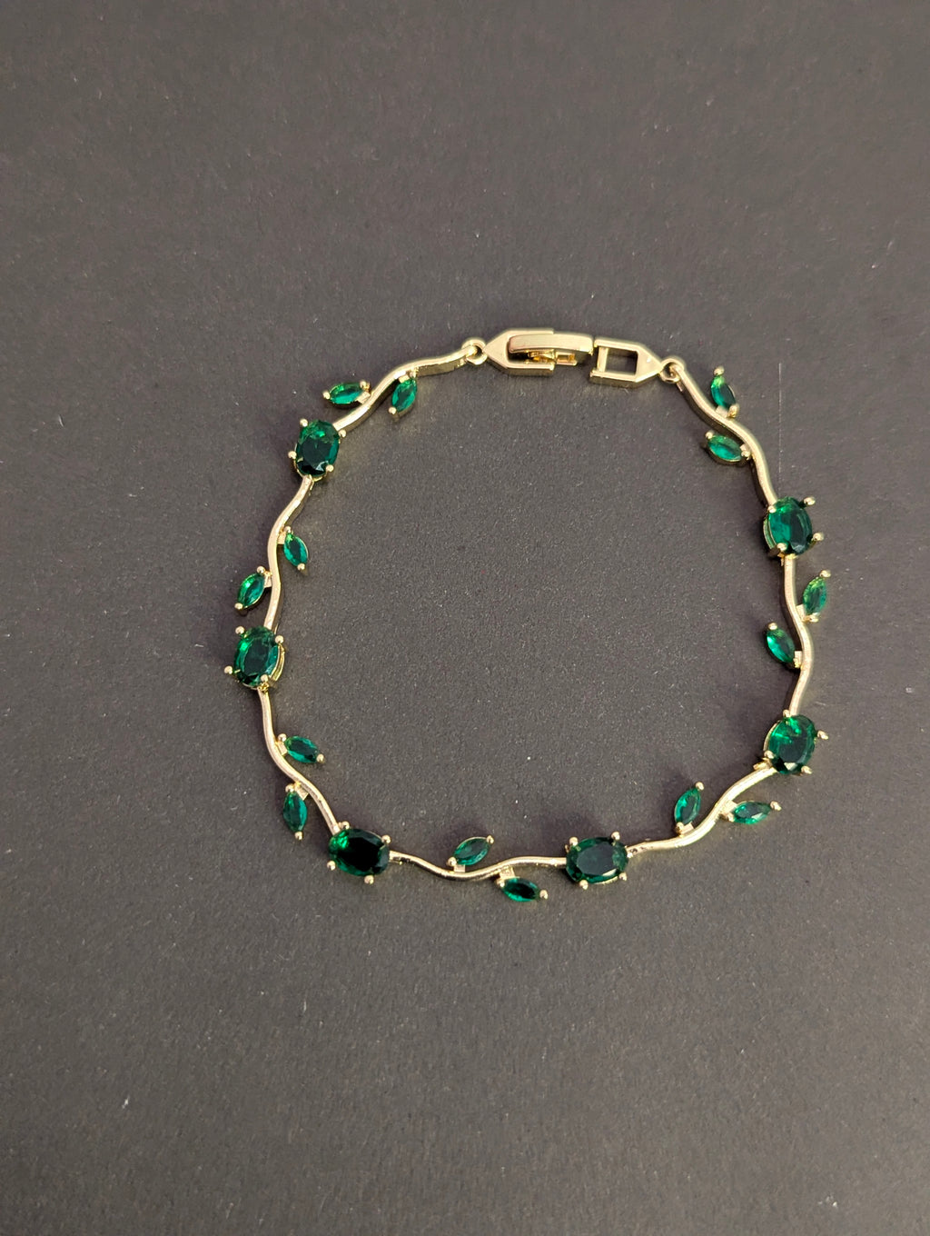 Viral Rapunzel Tulip Bracelet – Elegant Crystal Floral Wristlet