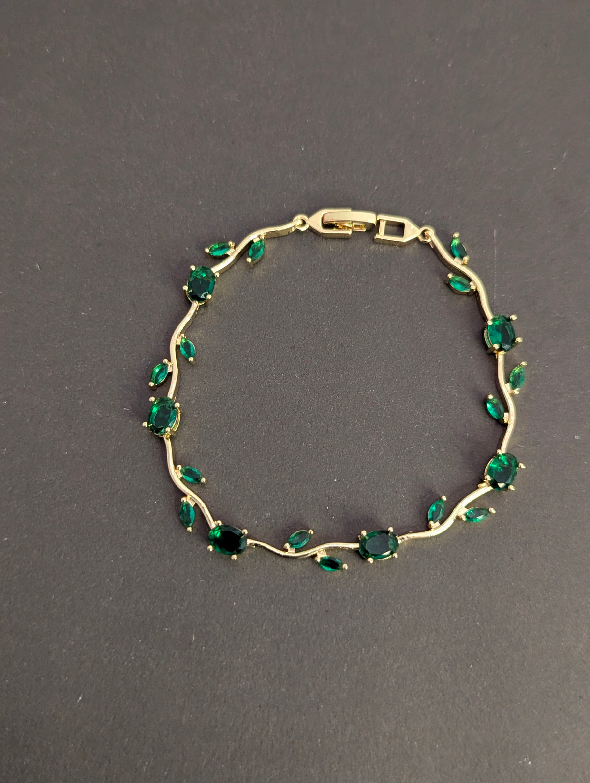 Viral Rapunzel Tulip Bracelet – Elegant Crystal Floral Wristlet