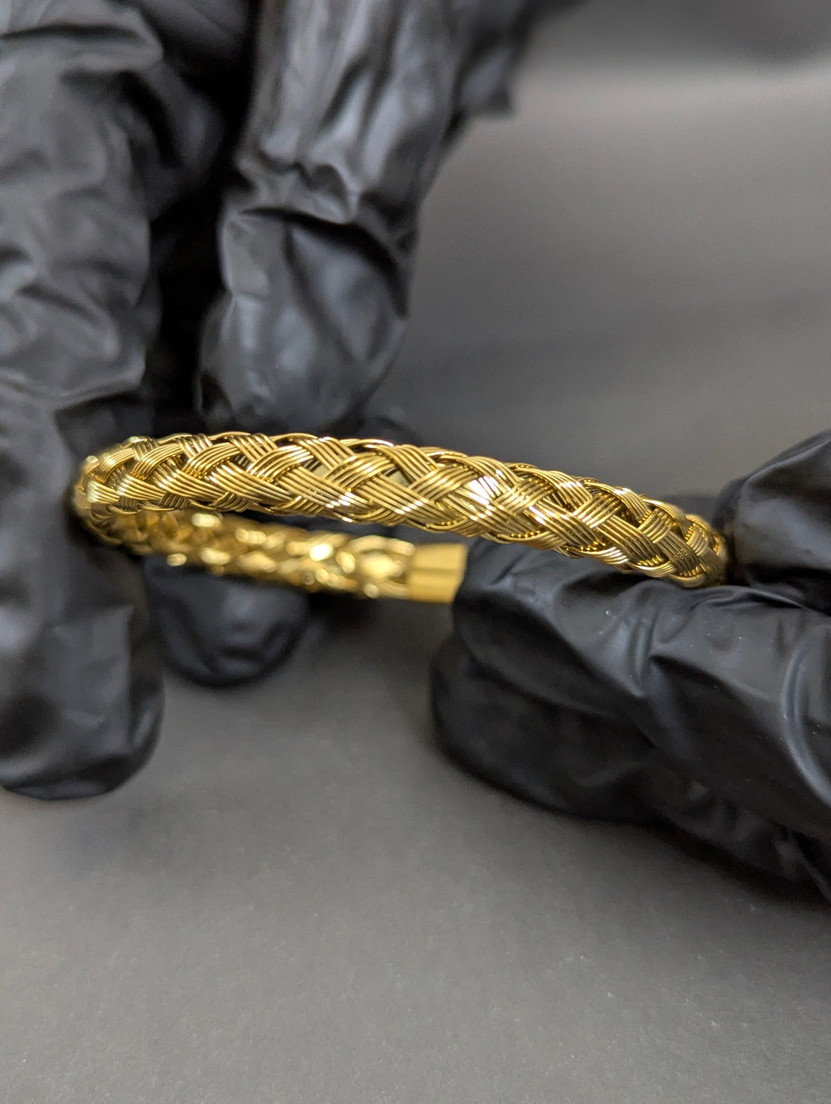 Premium quality bracelet for ladies