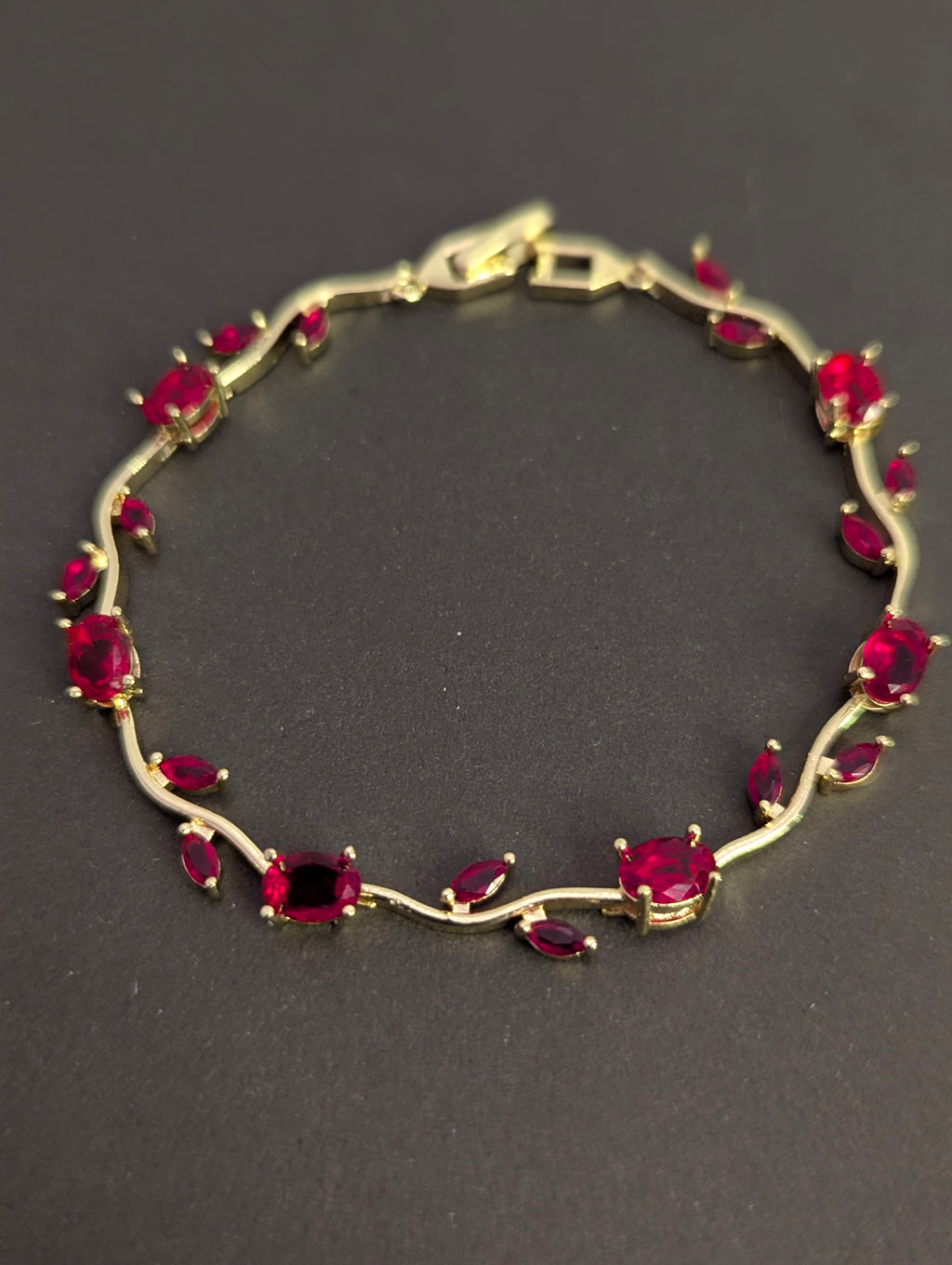 Viral Rapunzel Tulip Bracelet – Elegant Crystal Floral Wristlet
