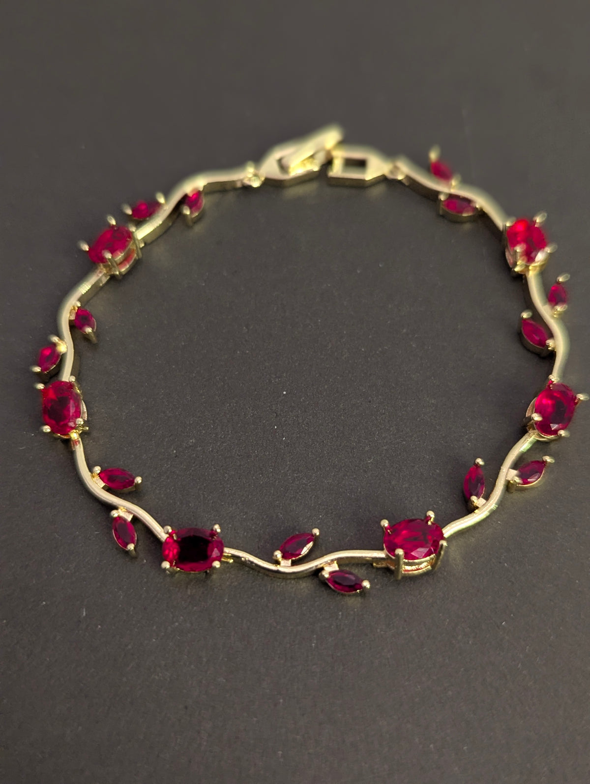 Viral Rapunzel Tulip Bracelet – Elegant Crystal Floral Wristlet