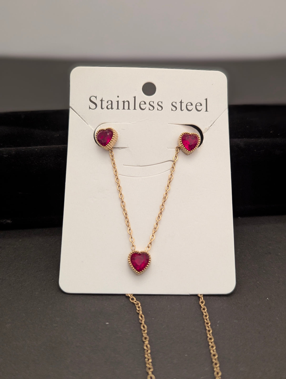 Heart necklace and earrings set in red and black color for ladies
