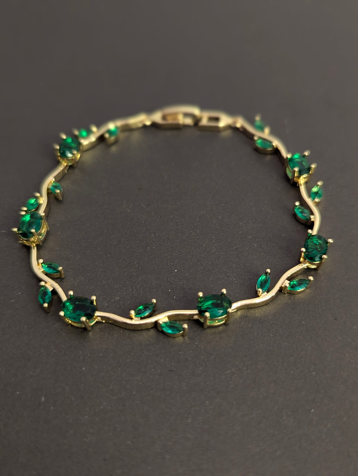 Viral Rapunzel Tulip Bracelet – Elegant Crystal Floral Wristlet