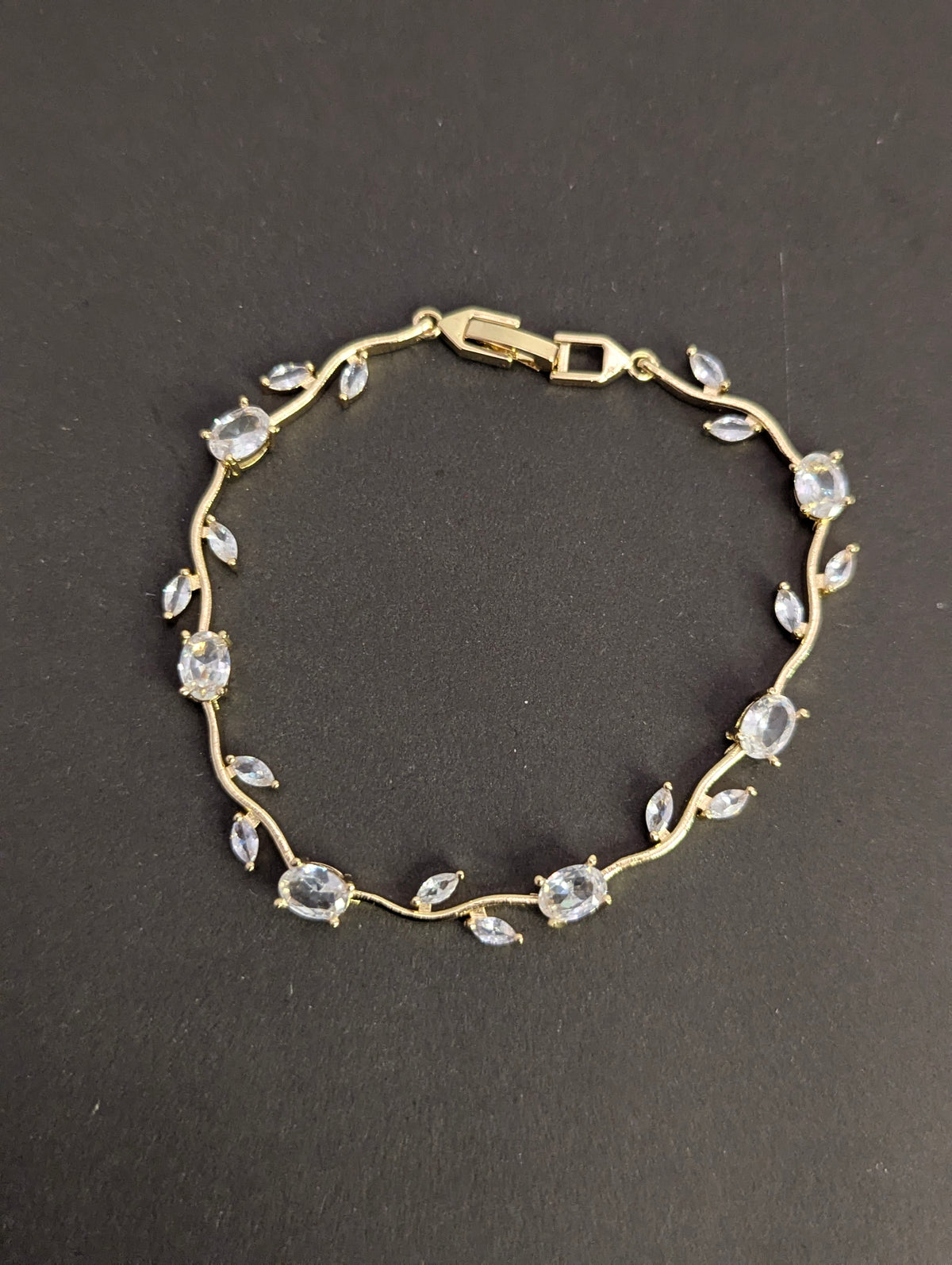 Viral Rapunzel Tulip Bracelet – Elegant Crystal Floral Wristlet
