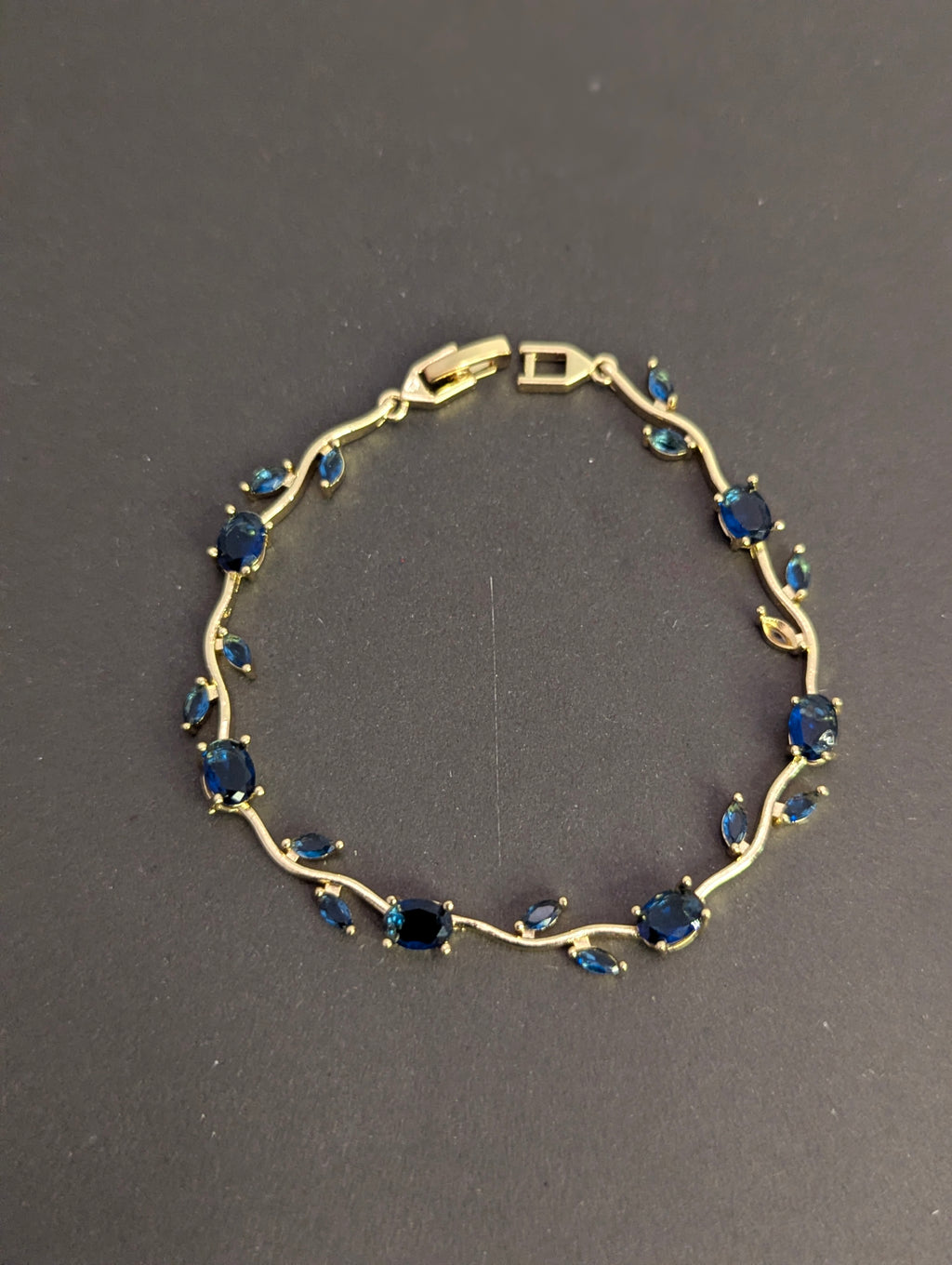 Viral Rapunzel Tulip Bracelet – Elegant Crystal Floral Wristlet