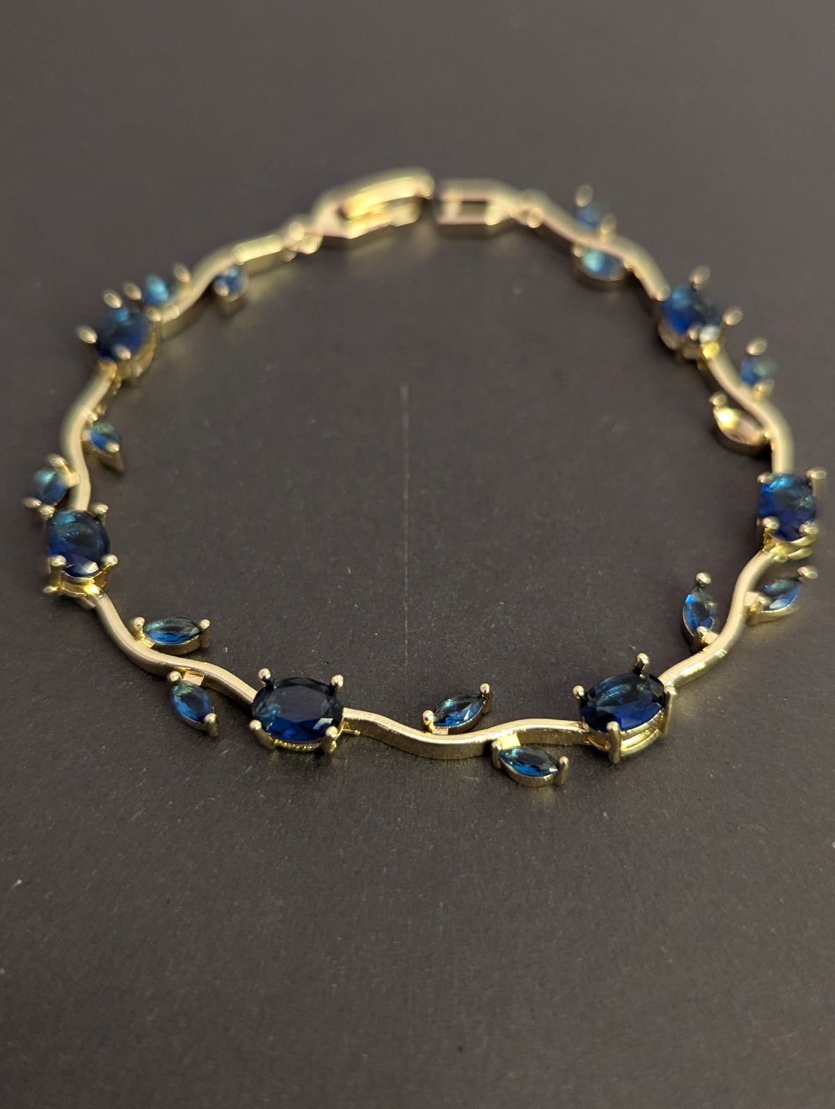 Viral Rapunzel Tulip Bracelet – Elegant Crystal Floral Wristlet