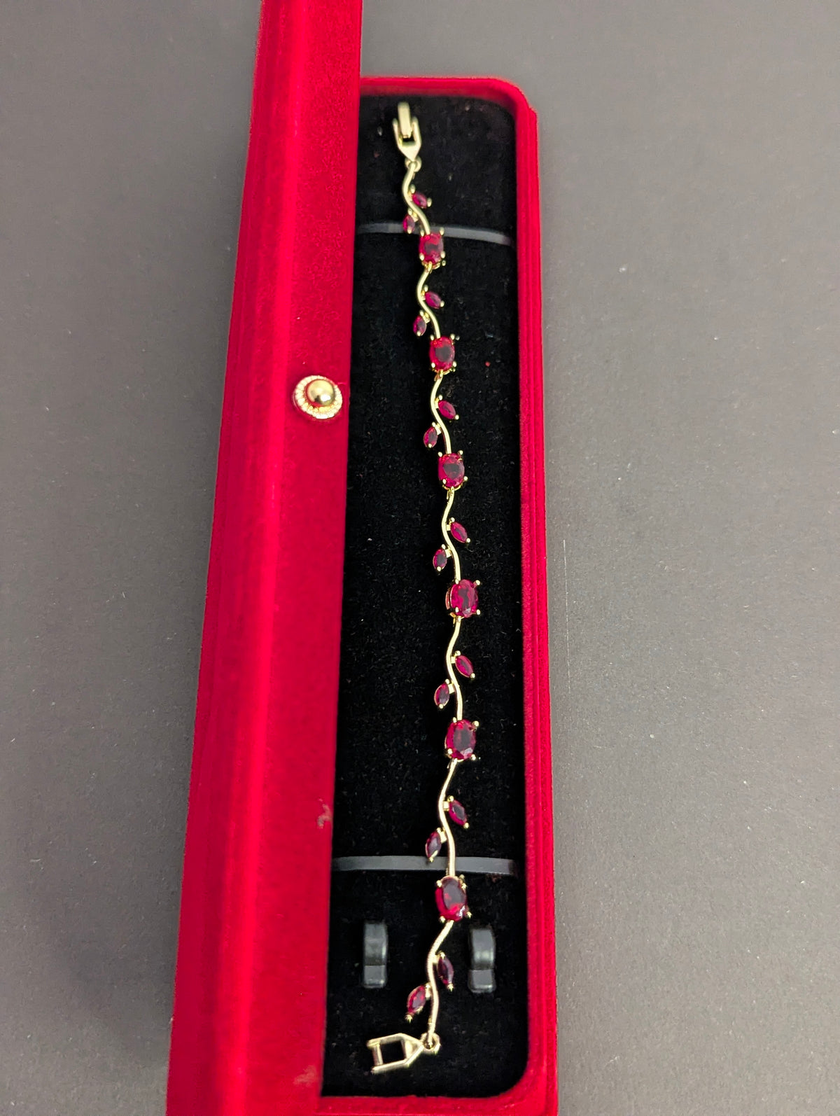 Viral Rapunzel Tulip Bracelet – Elegant Crystal Floral Wristlet With Velvet box